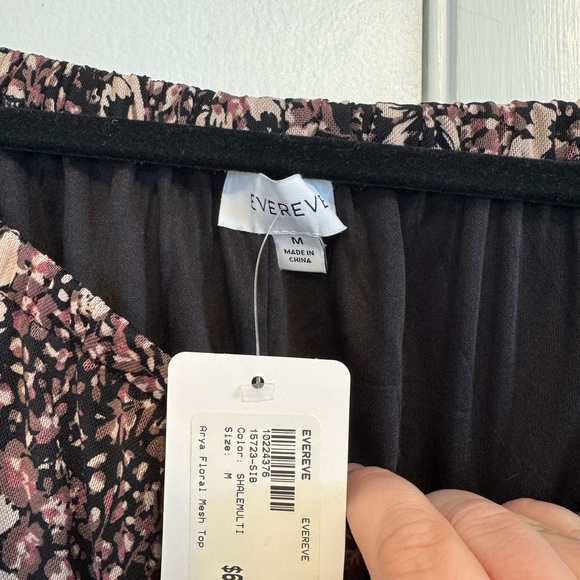 Evereve Arya Floral off the shoulder top. - Picture 4 of 7
